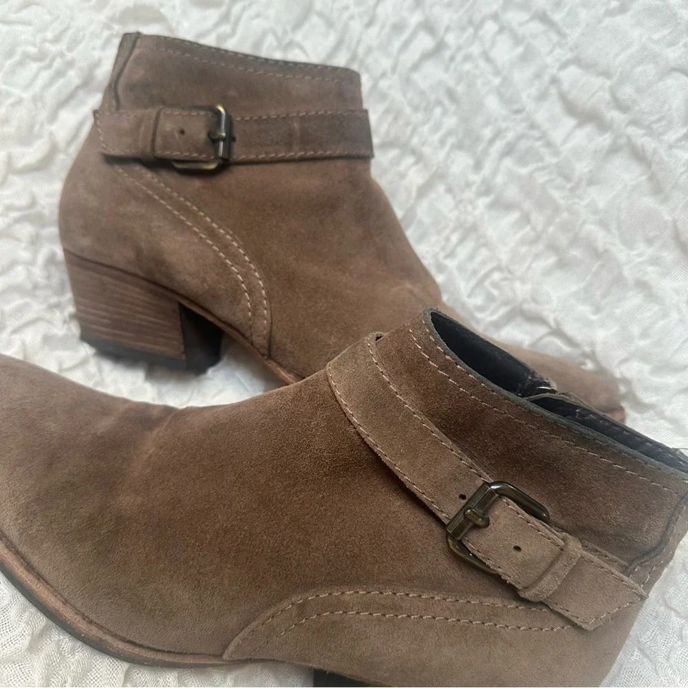 Aquatalia Fanny Bootie 8.5 Waterproof Suede Block Heel Ankle Boot